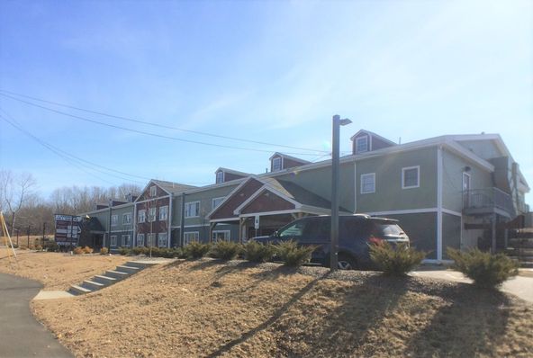 Landmark Hill Square Unit 4: 518 Us Hwy 1, Kittery, ME 03904
